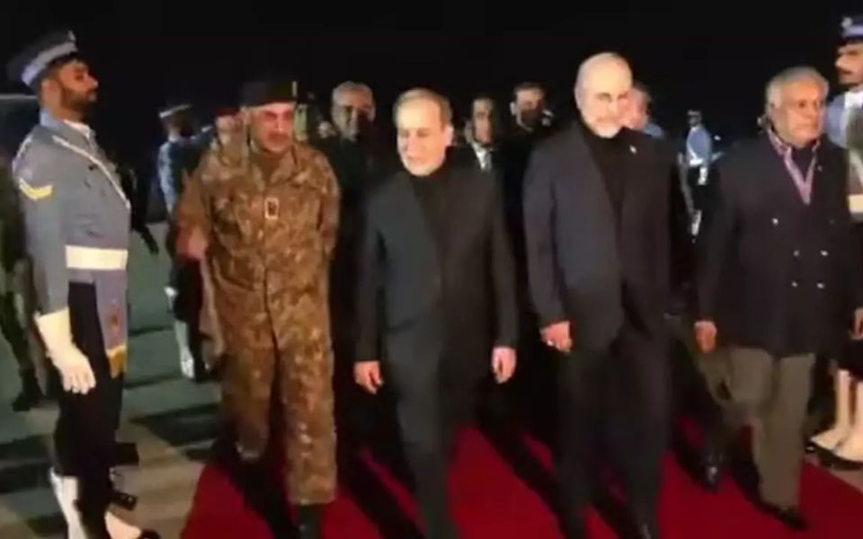 Iranian delegation reaches Islamabad for peace talks with US as world waits for deal to end conflict